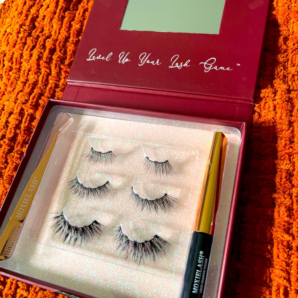 MoxieLash Love Kit w/Bonus Stormy (blue tint) Lash Set